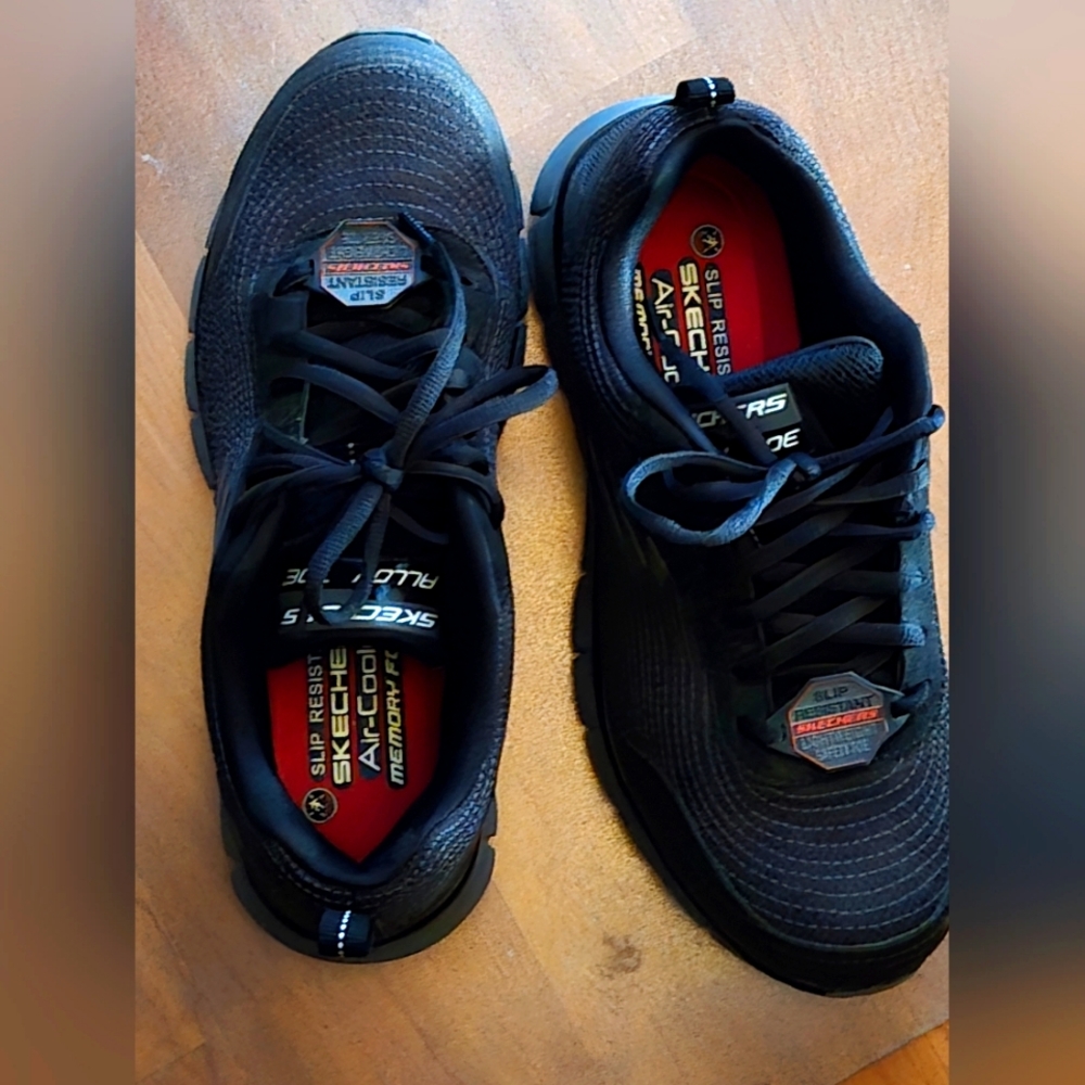 Skechers Women's Black SafetyToe Work Shoes Memory Foam Size 8.5